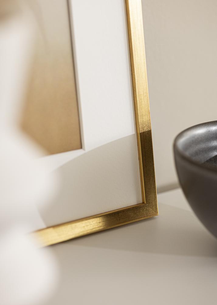 Ram med passepartou Frame Edsbyn Gold 40x45 cm - Mounts White 28x34 cm