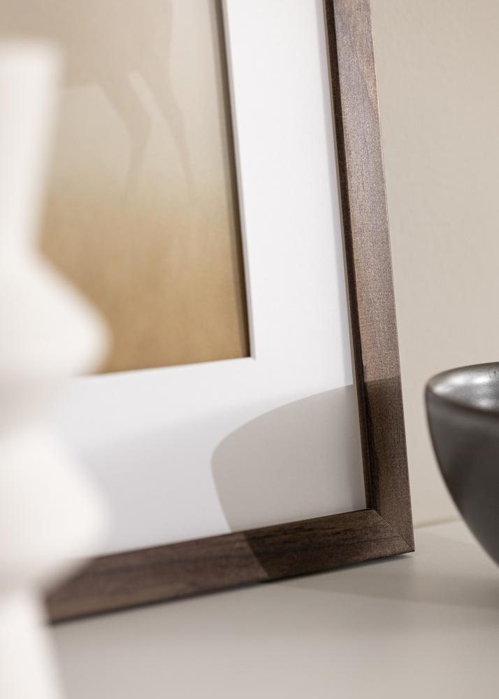 Ram med passepartou Frame Stilren Walnut 55x70 cm - Mounts White 45,7x61 cm