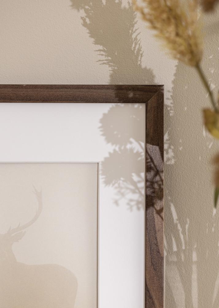 Ram med passepartou Frame Stilren Walnut 55x70 cm - Mounts White 45,7x61 cm