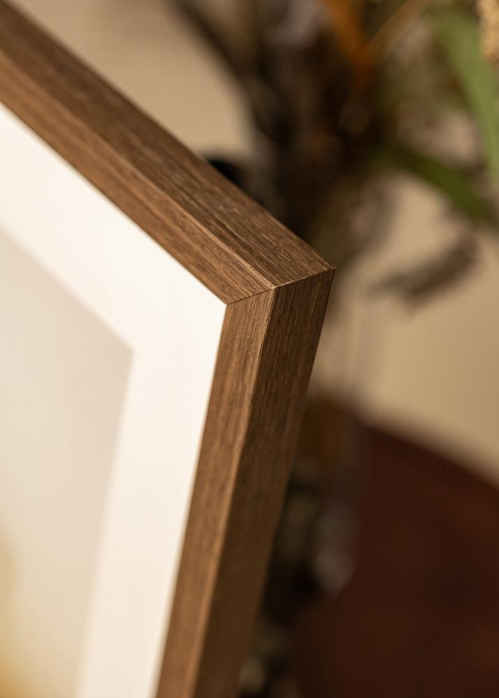 Ram med passepartou Frame Hermes Walnut 70x90 cm - Mounts White 60x80 cm