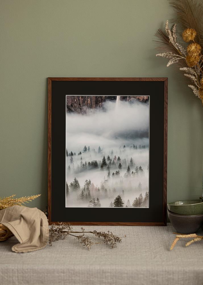 Ram med passepartou Frame Galant Walnut 50x60 cm - Picture Mount Black 14x18 inches