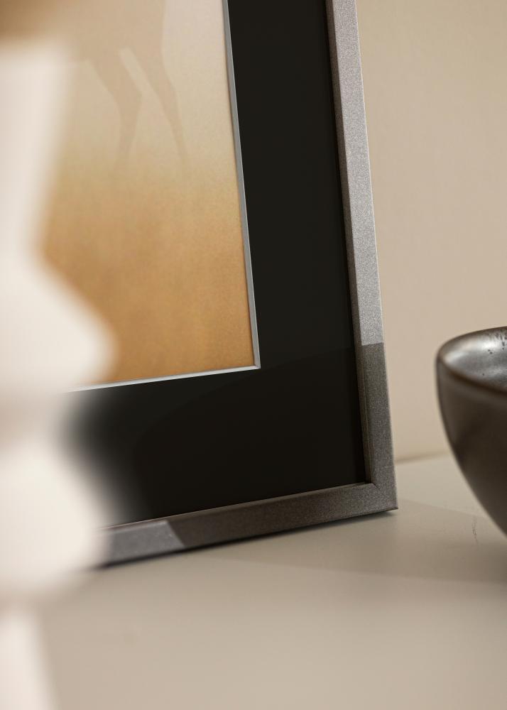 Ram med passepartou Frame Edsbyn Graphite 18x24 cm - Picture Mount Black 13x17 cm