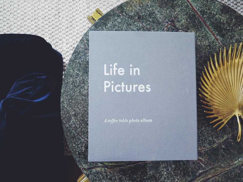 Printworks Life in Pictures Grey - A Coffee Table Photo Album (60 Svarta sidor / 30 blad)