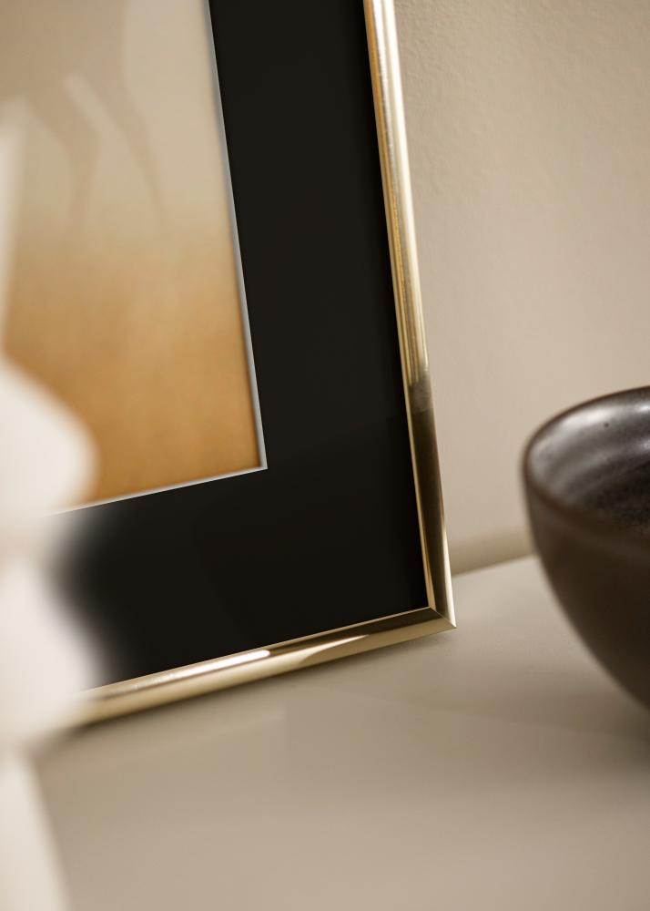 Ram med passepartou Frame Aluminium Shiny Gold 70x100 cm - Picture Mount Black 59.4x84 cm (A1)