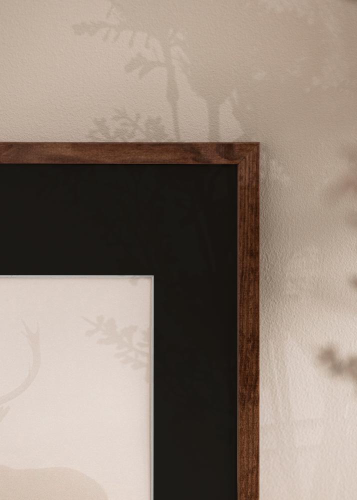 Ram med passepartou Frame Galant Walnut 50x70 cm - Picture Mount Black 33x56 cm